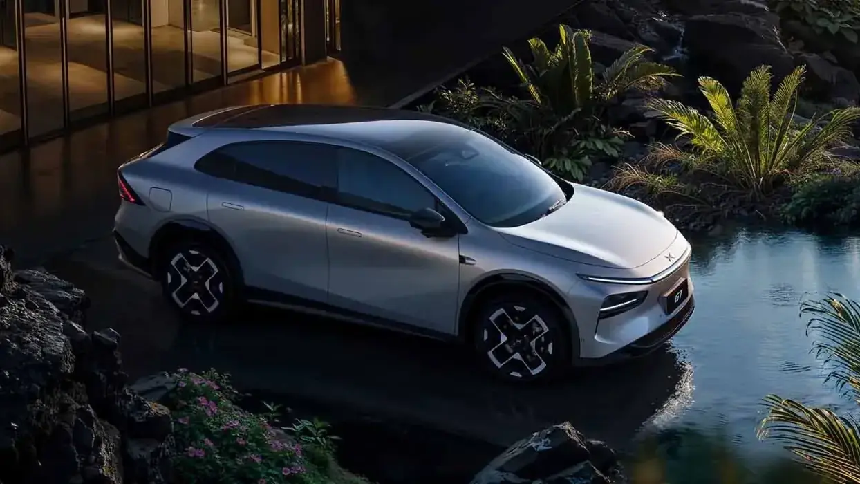 XPeng G7 hybrid có thể sạc siêu nhanh trong 10 phút 